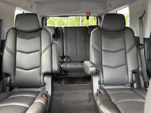Used 2020 Cadillac Escalade Luxury AWD/4WD image 31