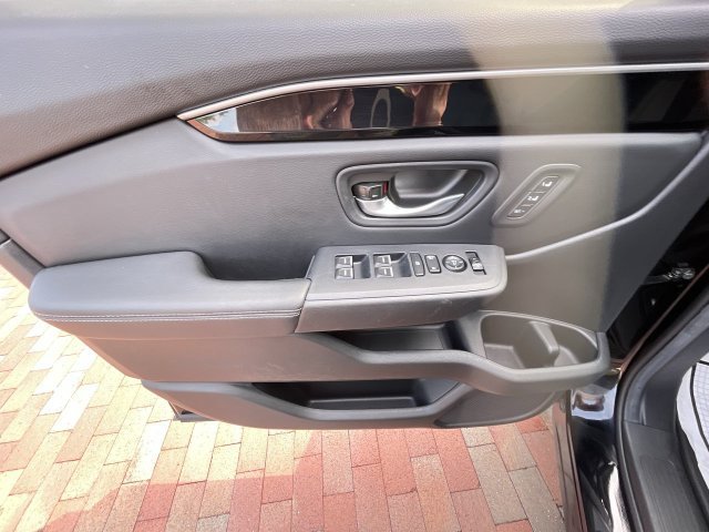 Certified 2025 Honda Pilot Touring image 10