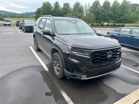 Used 2025 Honda Pilot TrailSport image 1