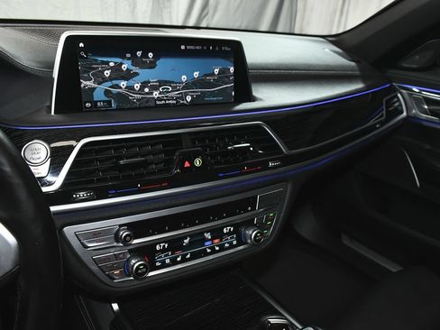 Used 2022 BMW 740i xDrive w/ M Sport Package AWD/4WD image 49