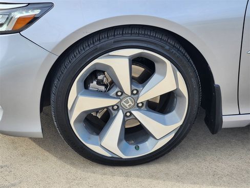 Certified 2018 Honda Accord Touring image 11