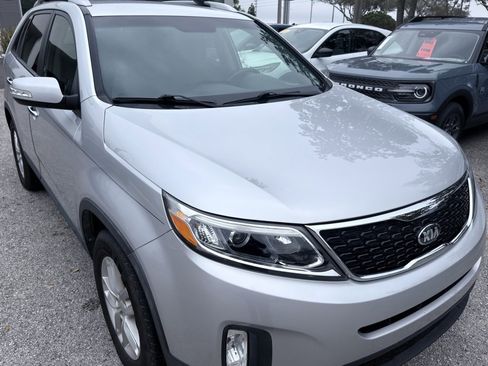 Used 2014 Kia Sorento LX image 3