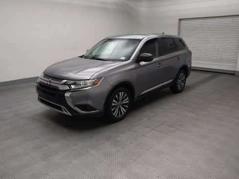 Used 2020 Mitsubishi Outlander SE AWD/4WD image 2