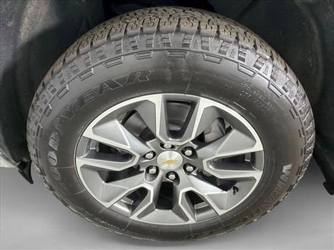 Used 2024 Chevrolet Silverado 1500 LT AWD/4WD image 11