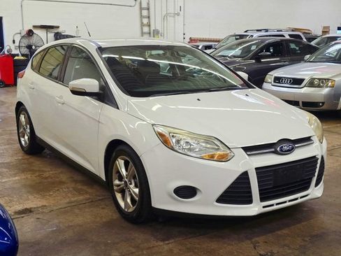 Used 2014 Ford Focus SE w/ SE Winter Package FWD image 2
