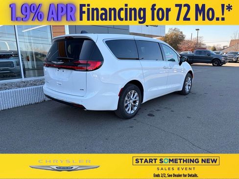 New 2026 Chrysler Pacifica Select image 5