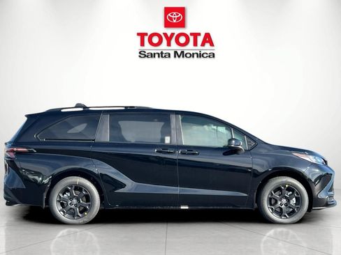 New 2026 Toyota Sienna XLE Woodland Edition AWD/4WD image 2