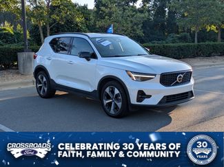 Used 2023 Volvo XC40 B4 Ultimate FWD video 1