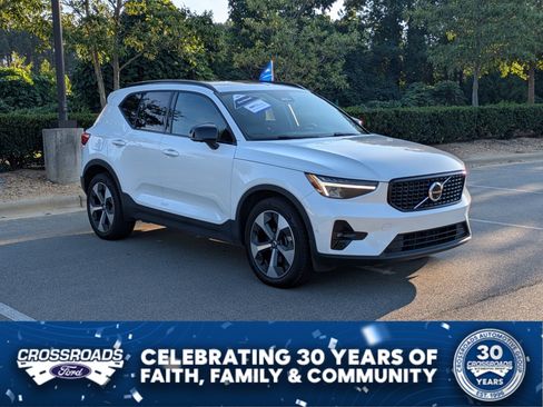 Used 2023 Volvo XC40 B4 Ultimate FWD image 1