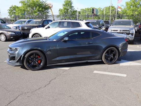 Used 2021 Chevrolet Camaro LT w/ Technology Package image 18