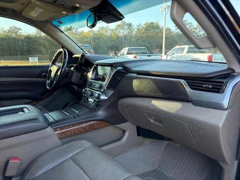 Used 2018 Chevrolet Suburban Premier image 10