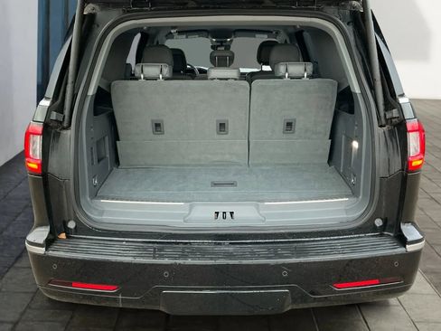 Used 2018 Lincoln Navigator Select w/ Technology Package image 18