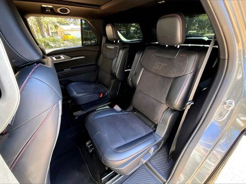 Used 2025 Ford Explorer ST image 19