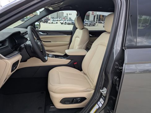 New 2026 Jeep Grand Cherokee L Limited RWD image 10