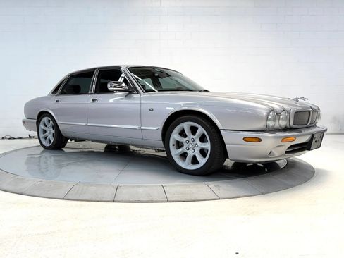 Used 2000 Jaguar XJ8 RWD image 10