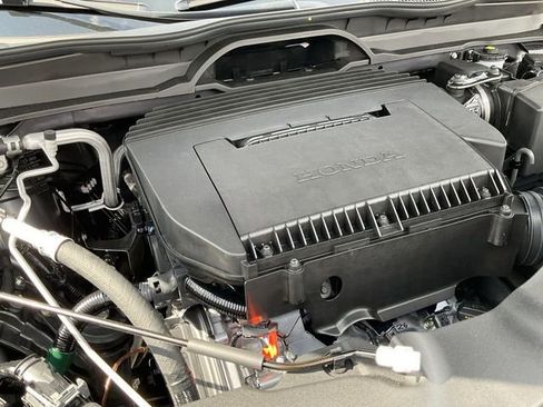 Used 2025 Honda Pilot Black Edition image 35