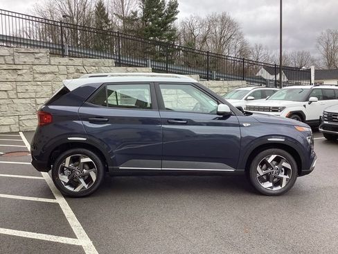 New 2026 Hyundai Venue SEL FWD image 9