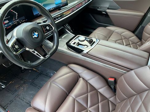 Used 2024 BMW 740i w/ Premium Package 2 RWD image 11