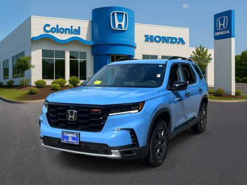 Used 2025 Honda Pilot TrailSport image 1