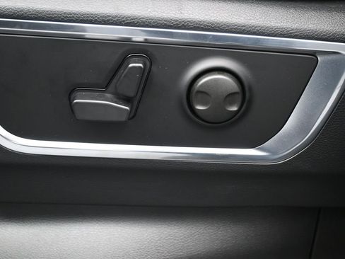 New 2026 RAM 1500 Laramie AWD/4WD image 9