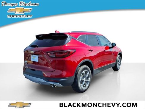 Used 2024 Chevrolet Blazer LT w/ Convenience Package FWD image 3