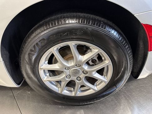 Used 2023 Chrysler Pacifica Touring-L FWD image 12