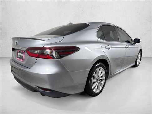 Used 2022 Toyota Camry LE w/ Convenience Package FWD image 4