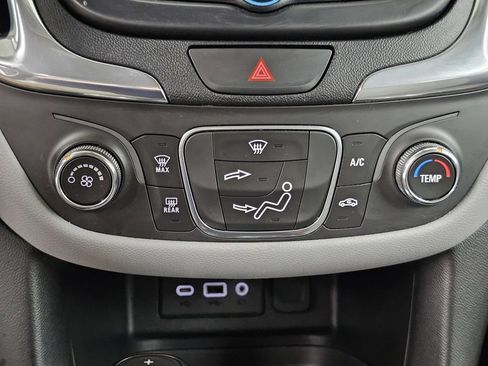 Used 2019 Chevrolet Equinox LS w/ LS Convenience Package FWD image 19