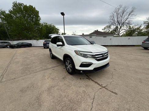 Used 2017 Honda Pilot EX image 3