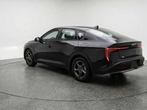 Used 2025 Kia K4 LXS FWD image 6