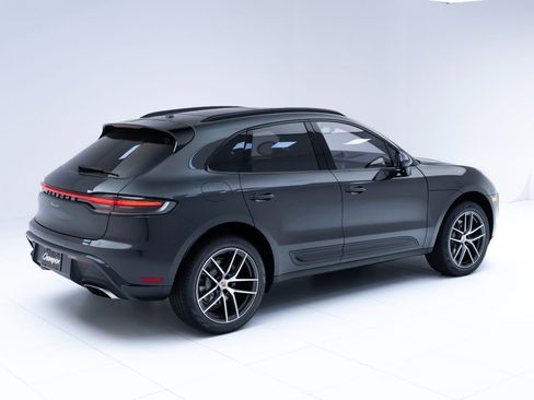 Certified 2025 Porsche Macan image 9