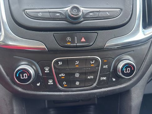 Used 2023 Chevrolet Equinox LT FWD image 28