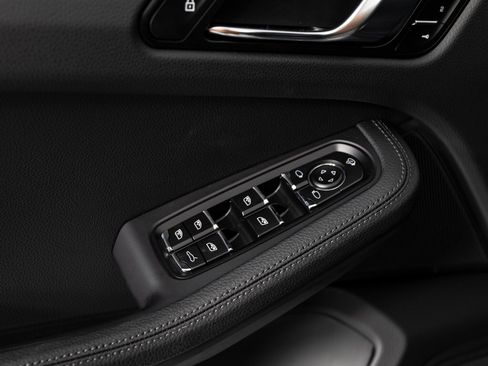 New 2026 Porsche Macan image 27