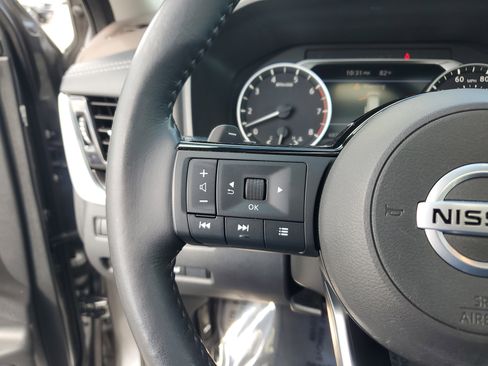 Used 2021 Nissan Rogue SV w/ Premium Package image 18