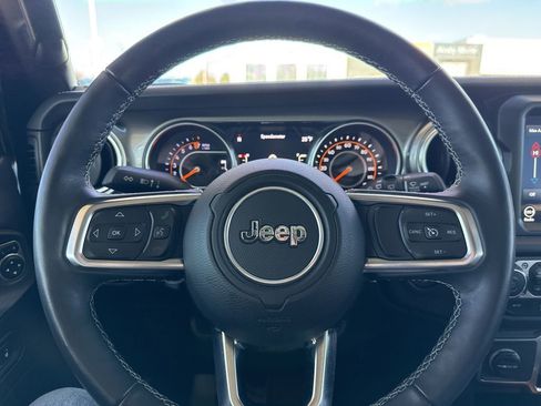 Used 2018 Jeep Wrangler Unlimited Sahara image 12