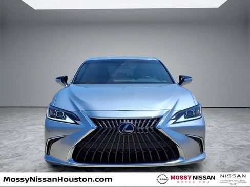 Used 2022 Lexus ES 350 w/ Premium Package FWD image 3