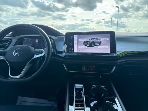 Used 2025 Volkswagen Atlas Cross Sport SE image 15