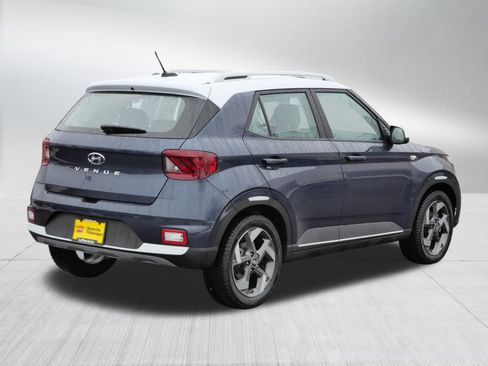 Used 2023 Hyundai Venue Limited w/ Cargo Package image 7