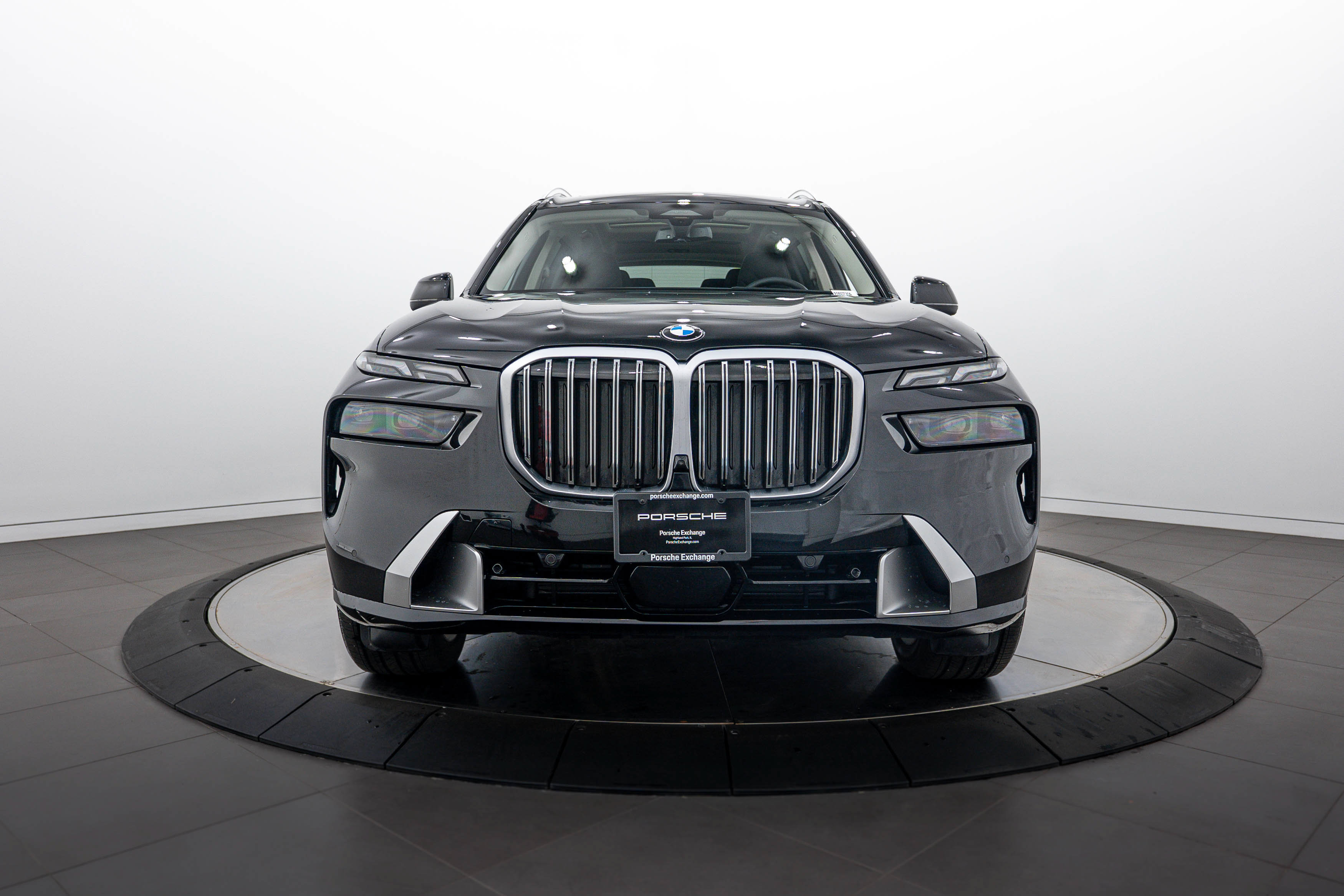 Used 2025 BMW X7 xDrive40i w/ Premium Package AWD/4WD image 10