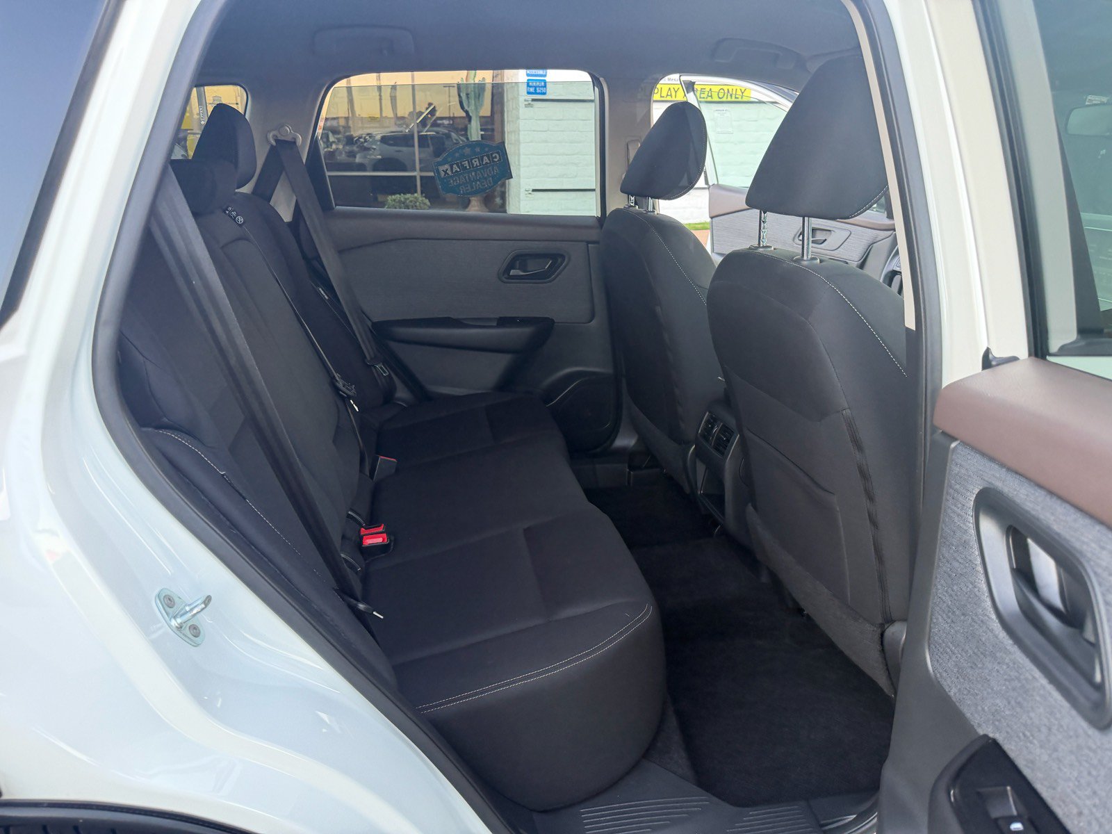 Used 2023 Nissan Rogue S FWD image 11