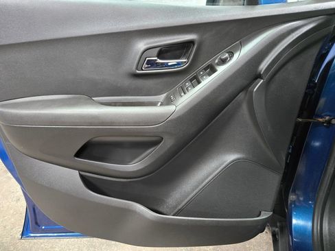 Used 2020 Chevrolet Trax LT FWD image 8