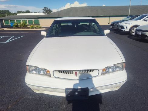 Used 1999 Pontiac Bonneville SE w/ Opt Pkg FWD image 3