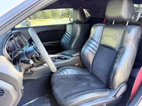 Used 2019 Dodge Challenger SRT Hellcat w/ Alcantara Appearance Package image 39