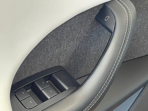 Used 2022 Tesla Model X Plaid image 16