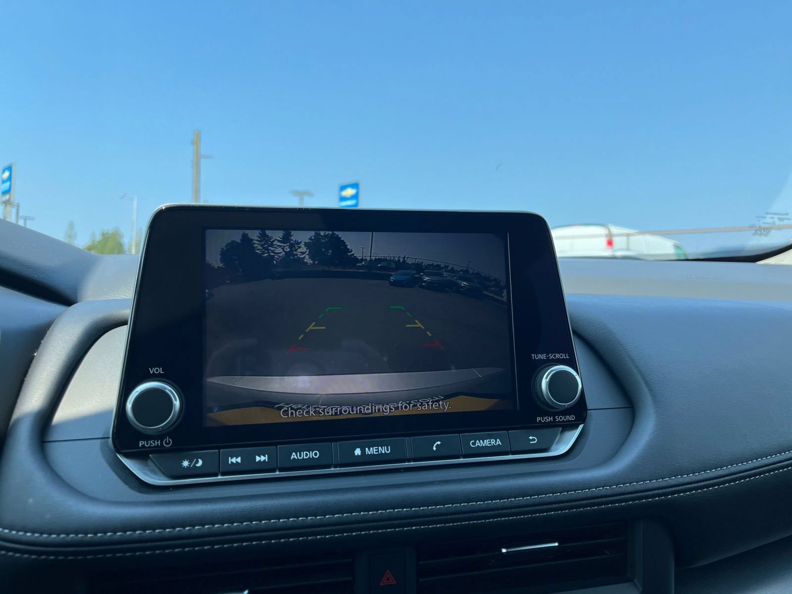 Used 2025 Nissan Rogue SV FWD image 25
