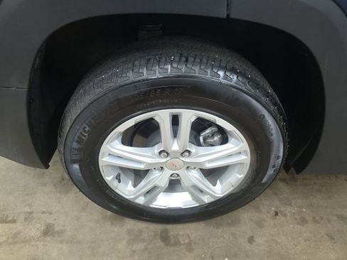 Used 2023 GMC Terrain SLE w/ Driver Convenience Package image 9