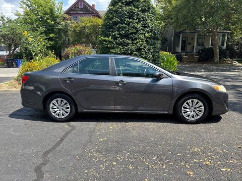 Used 2013 Toyota Camry LE FWD image 6