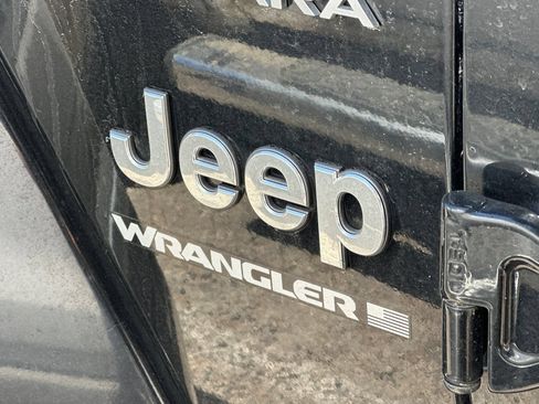 Used 2023 Jeep Wrangler Unlimited Sahara w/ Cold Weather Group AWD/4WD image 8