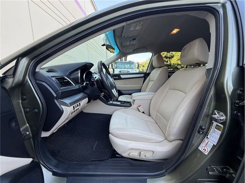 Used 2017 Subaru Outback 2.5i Premium AWD/4WD image 8