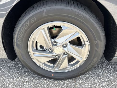New 2026 Hyundai Elantra SE FWD image 9